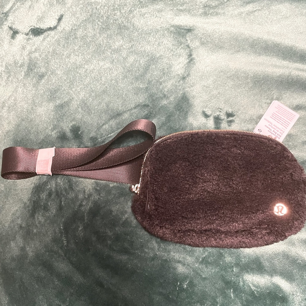 Lululemon Sherpa Everywhere belt bag